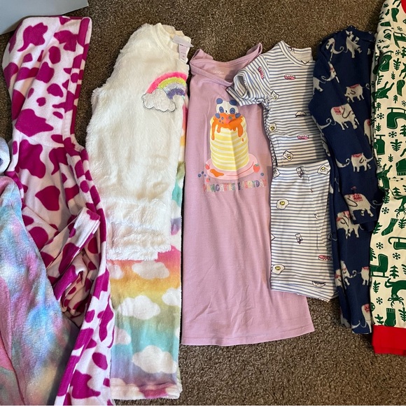 BUNDLE 8 Pajamas 1 Robe inc Gap, Old Navy, Nordstrom, Justice, Carter brands - Picture 4 of 8